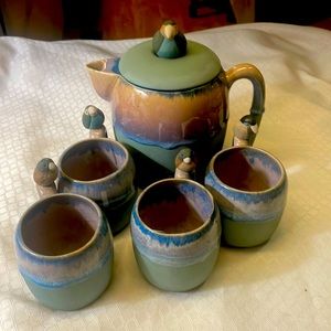 Unique Hand Made Tea Pot with 4  matching Parrot cups